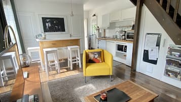 Smart-tv, videospelletjes, een dvd-speler en boeken