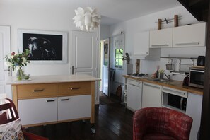 雪櫃、微波爐、焗爐、爐具