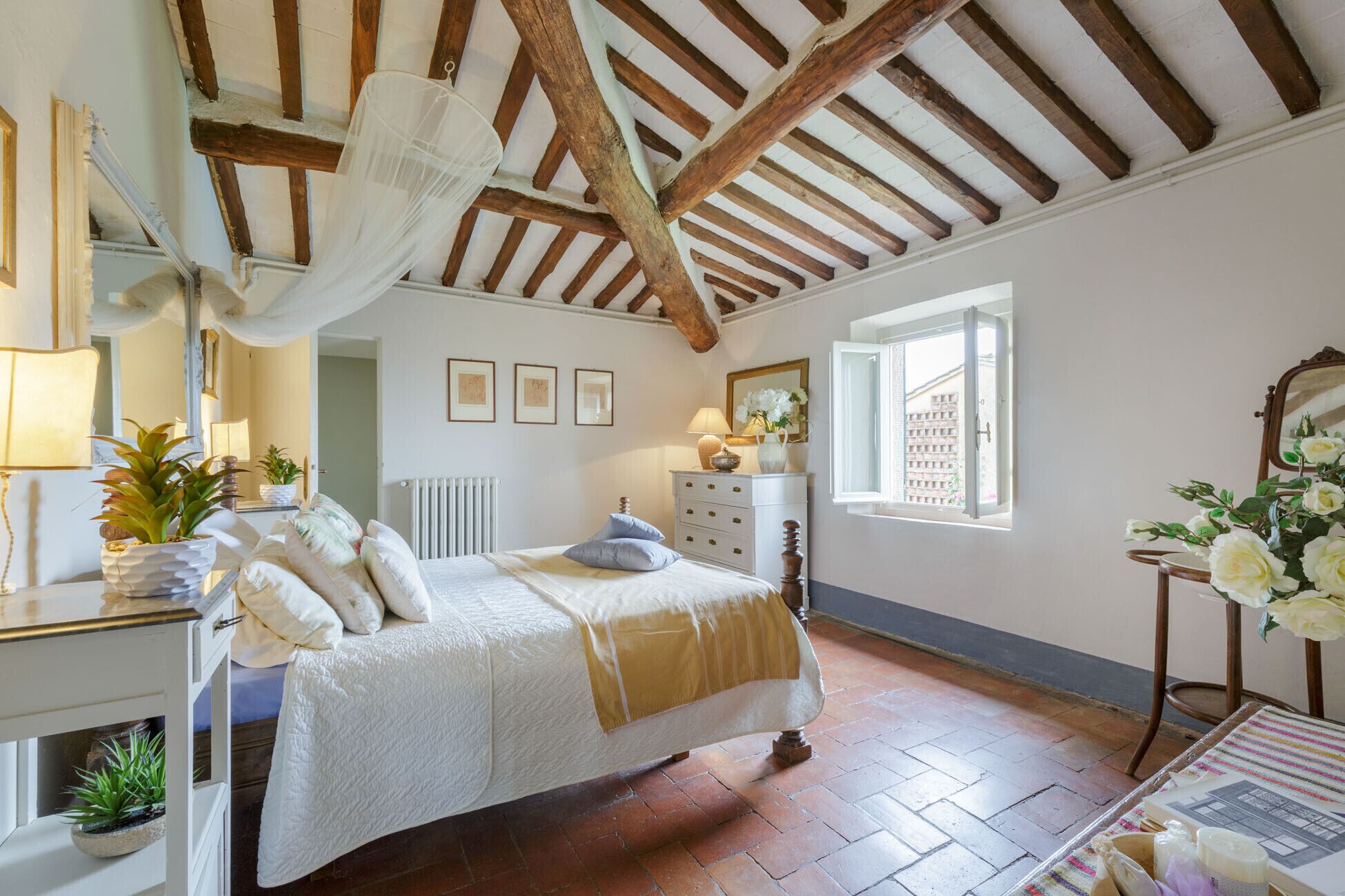 5 bedrooms, iron/ironing board, free WiFi, bed sheets