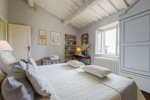 5 chambres, fer et planche Ă repasser, literie fournie