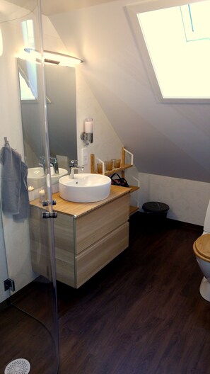 Dusche, Handtücher, Seife, Toilettenpapier