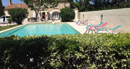 MAS con piscina a 5 minutos de Saint Remy de Provence
