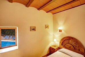9 slaapkamers, een bureau, een strijkplank/strijkijzer, gratis wifi