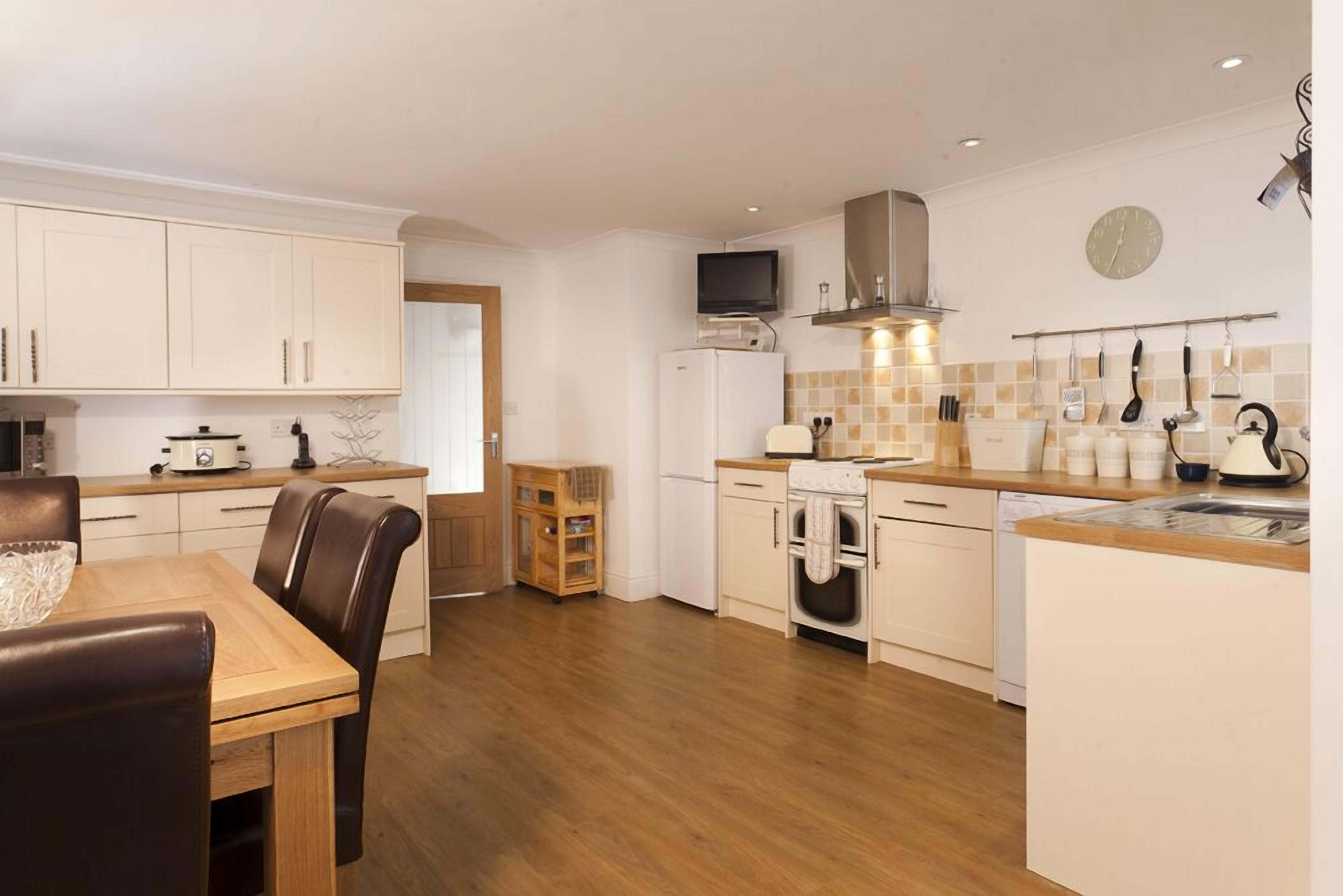 Fellside Luxury Cottage with parking. Lake views River Garden and court yard.