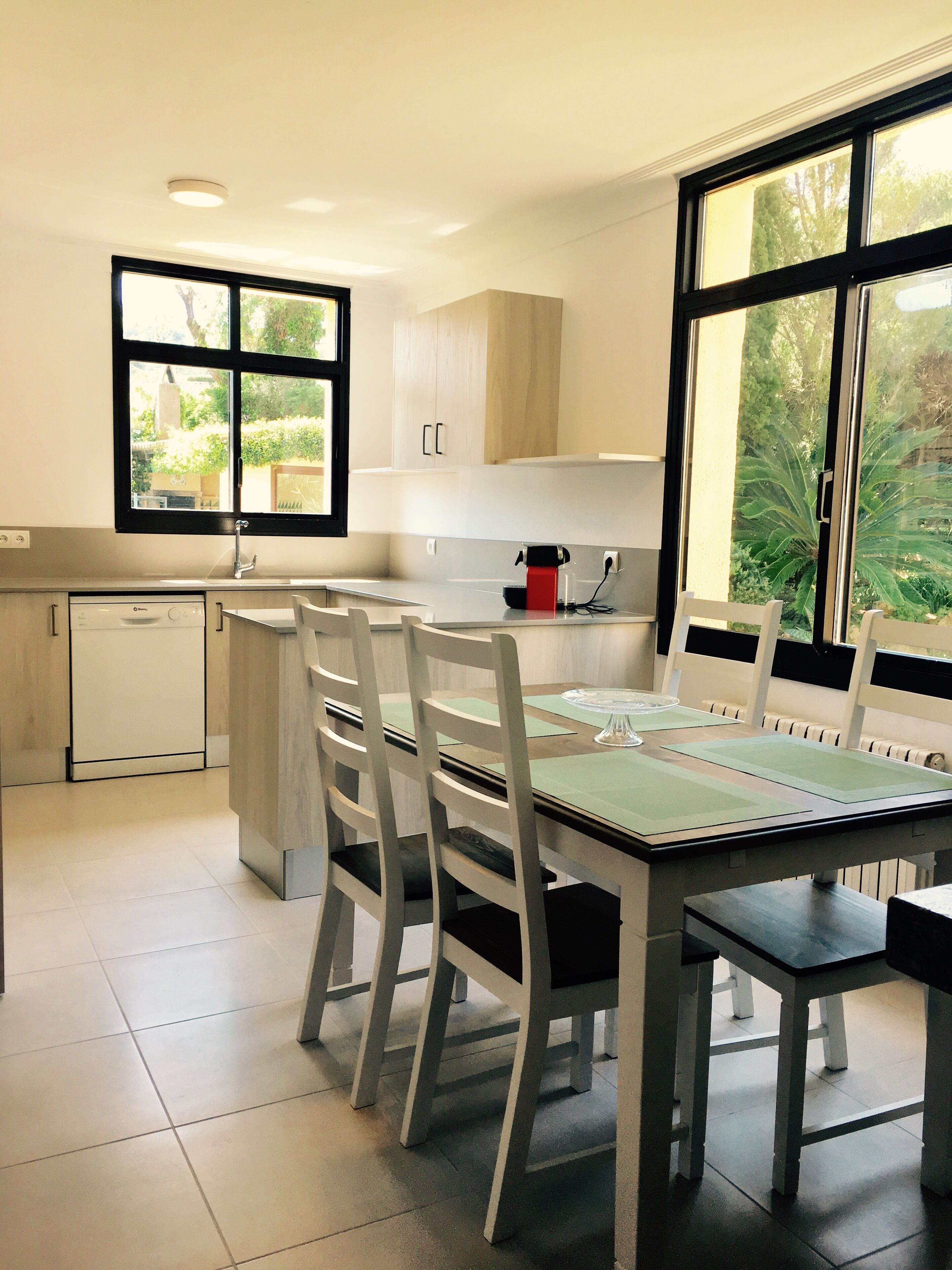 Frigorífic, microones, forn i placa de cuina 