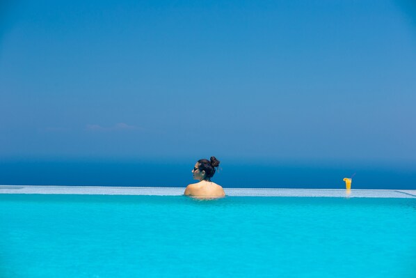 حمّام سباحة خارجي