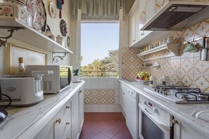 Fridge, microwave, oven, dishwasher