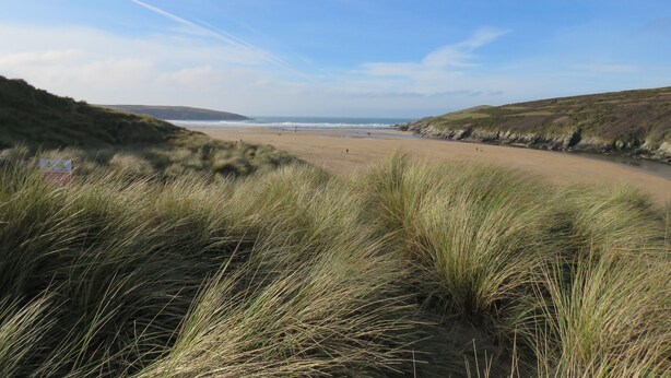 A beach with grassy dunes and a clear sky. - Holiday Cottage in Gulval Penzance Cornwall (Penzance Cornwall)