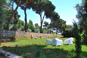 Property grounds - Casa Laghetto with swimming pool overlooking the sea (Terrasini)