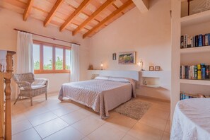 4 Schlafzimmer, Bügeleisen/Bügelbrett, kostenloses WLAN, Bettwäsche