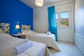 4 chambres, coffre-fort, fer et planche à repasser