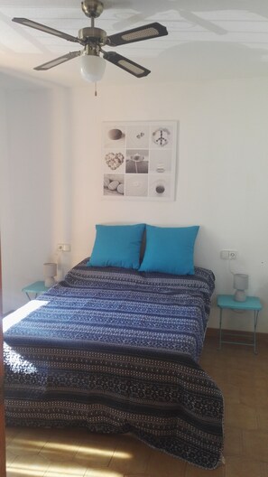 1 chambre, fer et planche à repasser, Wi-Fi gratuit, draps fournis