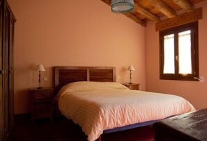 3 bedrooms, iron/ironing board, WiFi, bed sheets - Aunt Matea's House for 7 people (Migueláñez)