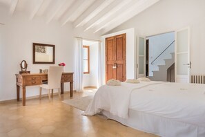 4 chambres, fer et planche à repasser, lit parapluie, Wi-Fi gratuit