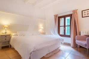 4 chambres, fer et planche à repasser, lit parapluie, Wi-Fi gratuit