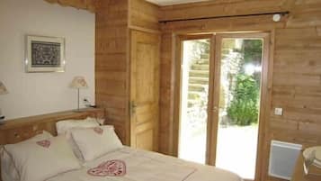 3 slaapkamers, een strijkplank/strijkijzer, wifi, beddengoed