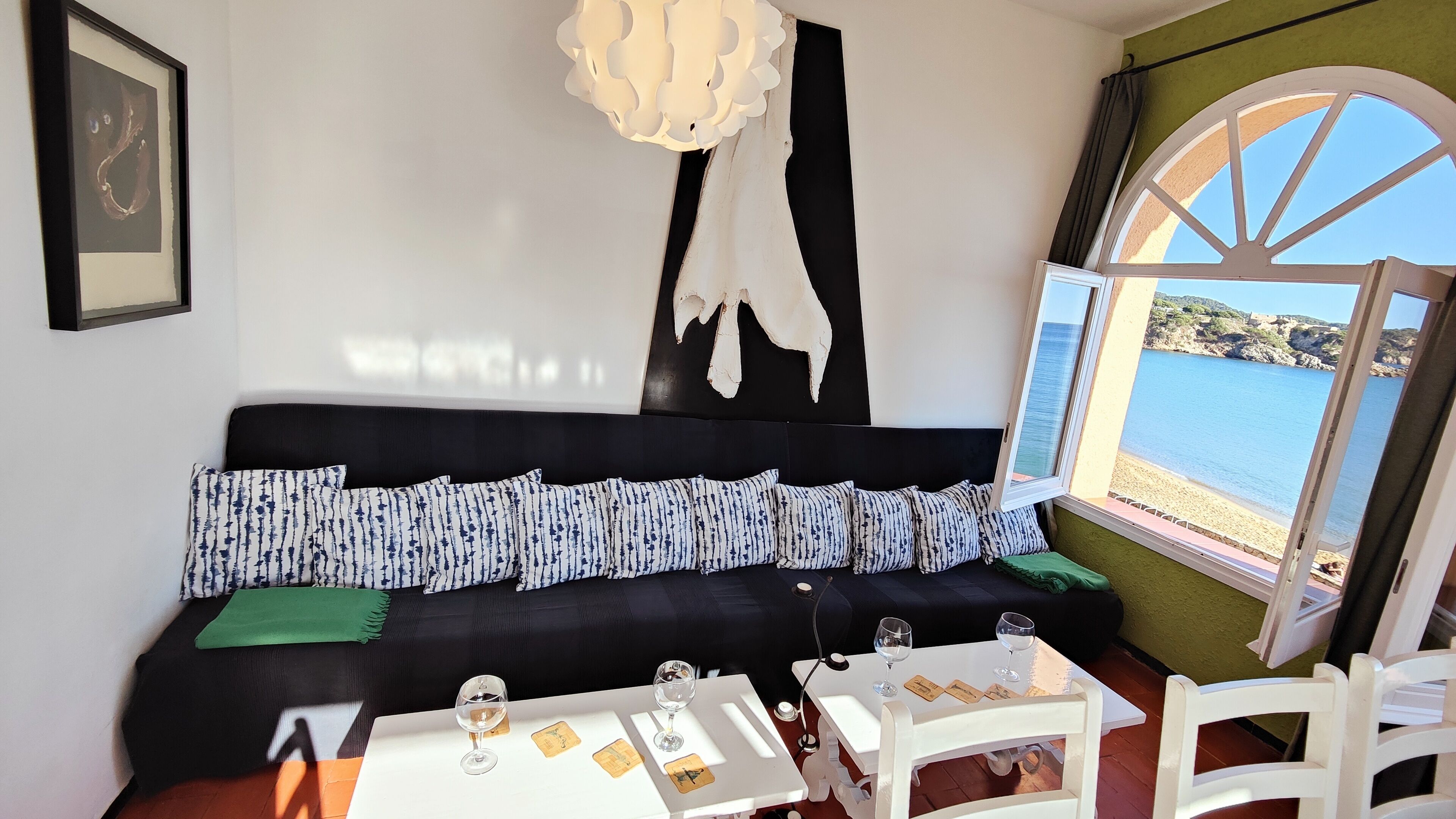 Apartment with garden at 11 meters from the sand beach of la Fosca.