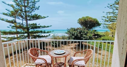 Panarea House - Detached cottage by the sea