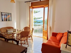 TV, books - Panarea House - Detached cottage by the sea (Marina di Modica - Modica)