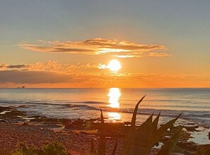 On the beach, sun loungers, beach towels - Panarea House - Detached cottage by the sea (Marina di Modica - Modica)