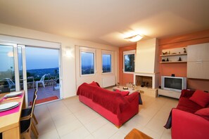 Smart TV, books - Alkistis villa, independent, peaceful,  with private pool and great views  (Rethymno)