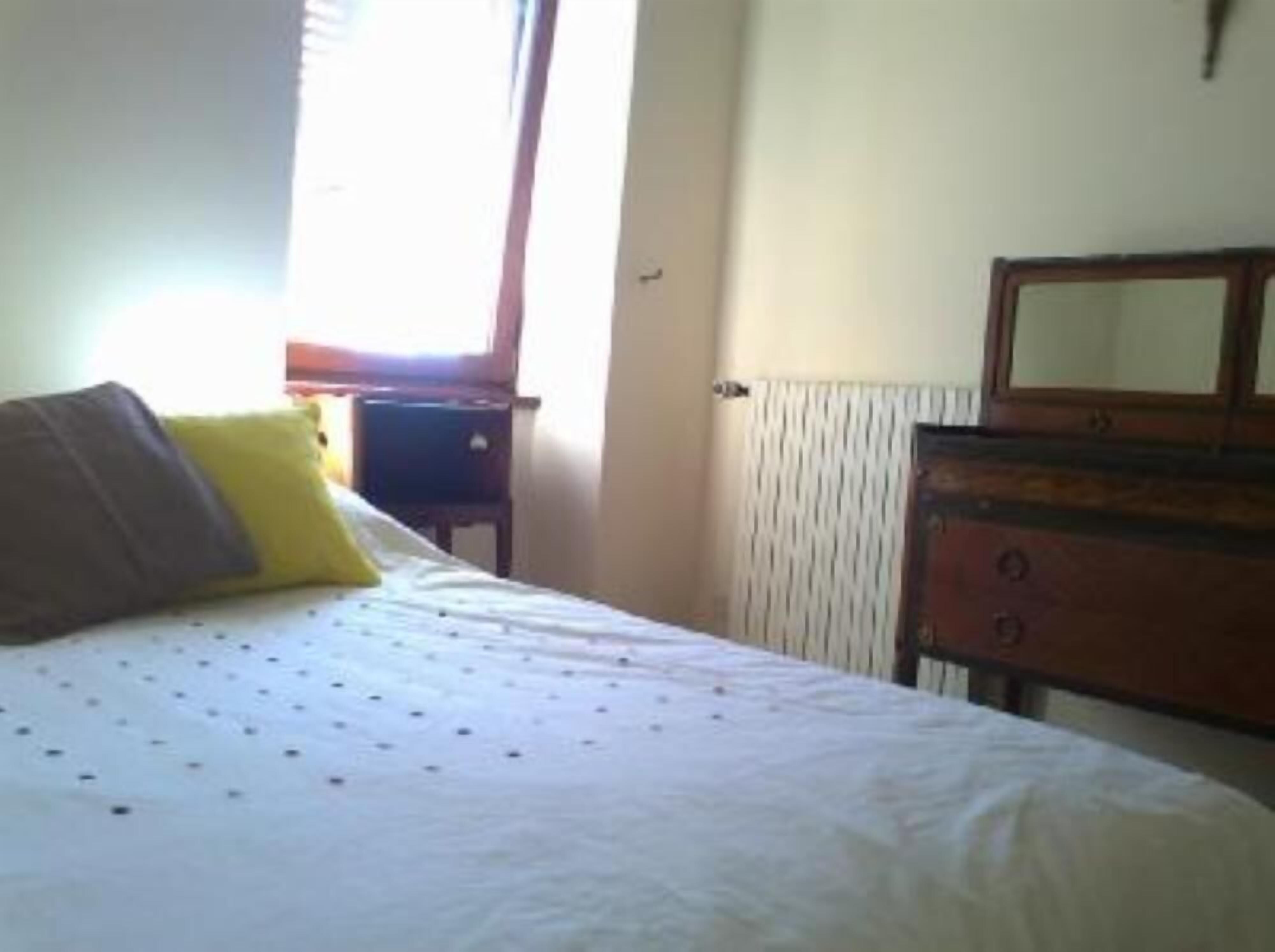 5 Schlafzimmer, Schreibtisch, Bügeleisen/Bügelbrett, Reisekinderbett