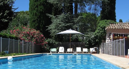 Schöne alte Stein Bastide mit privatem Pool, kurze Fahrt zum Strand