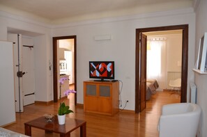 2 bedrooms, WiFi, bed sheets - Apartment in historic building in the center of La Spezia close to 5 Terre (La Spezia)