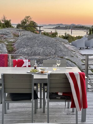 Outdoor dining - Wonderful house in Strömstad! (Strömstad)
