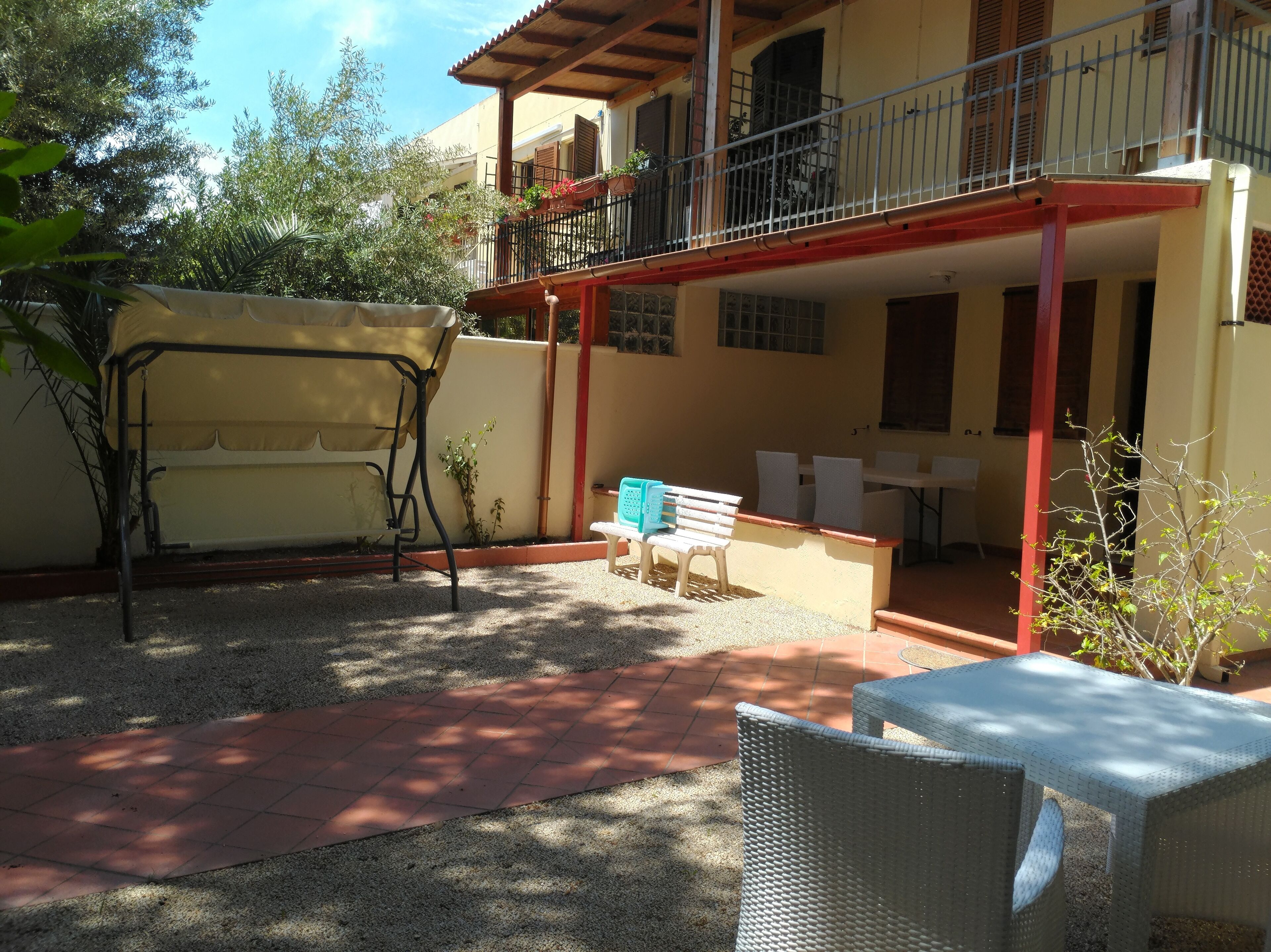 Villa immersa nel verde a due passi dal mare