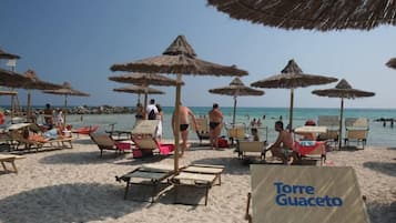 Una spiaggia nelle vicinanze