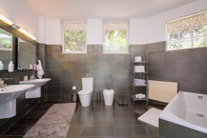 Duschwanne, Whirlpool, Haartrockner, Bidet