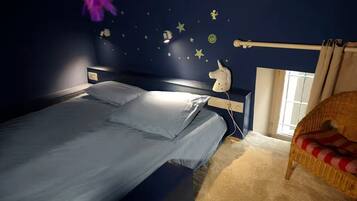 3 Schlafzimmer, Schreibtisch, Bügeleisen/Bügelbrett, Reisekinderbett