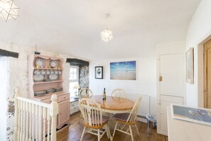 Dining - 3 bedroom Cottage 1 min. from Porthmeor  Beach for up to 6 people. With parking (Cornwall)
