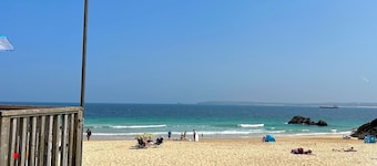 Cottage de charme à 50 mètres de la plage de Porthmeor pouvant accueillir jusqu'à 6 personnes. Avec parking