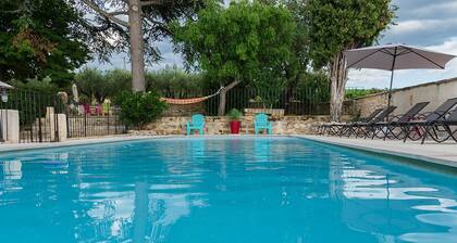 LOCATION D'UN MAS AVEC PISCINE DANS UN DOMAINE VITICOLE EN PETITE CAMARGUE