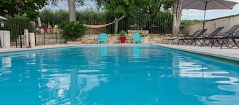NOLEGGIO DI UNA MAS CON PISCINA IN UNA VIGNA IN CAMPO CAMARGUE