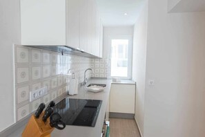 Astianpesukone, keittoastiat/astiat/ruokailuvälineet