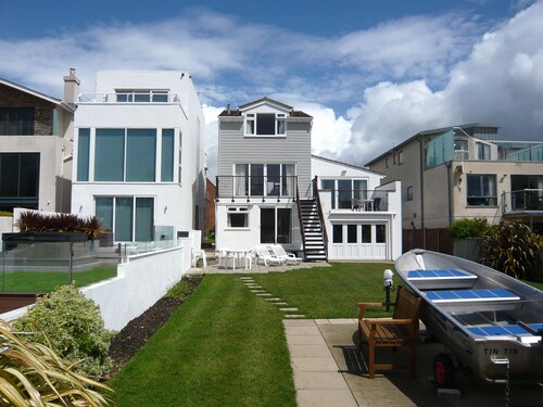 CHRISTCHURCH RIVERSIDE FLAT- fishing available