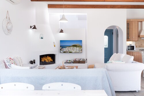  Beautiful villa near the famous village Lindos