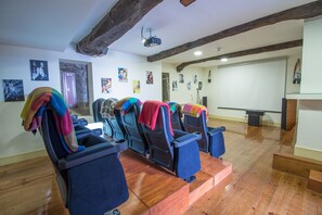 Interior - Luxury secluded villa, splendid views, pool, play area, games, cinema, big group (Mesão Frio)