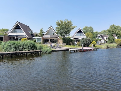 Lovely and cozy cottage centrally located on the water side in Friesland