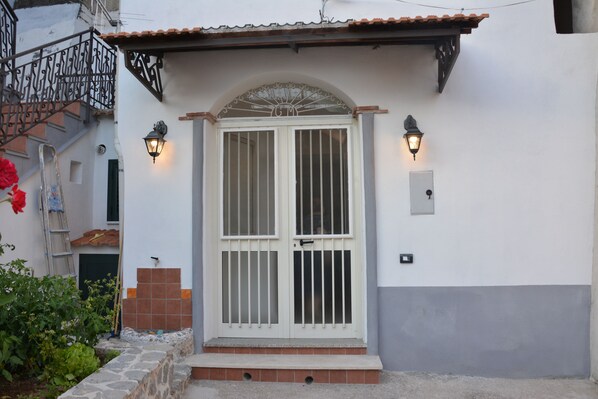 تفاصيل الفندق من الخارج