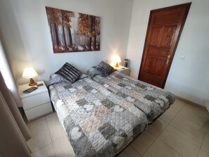 2 bedrooms, iron/ironing board, WiFi, bed sheets - Casas del Sol air conditioned 2 bedroomed luxury villa in Playa Blanca (Playa Blanca)