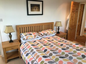 4 dormitorios, tabla de planchar con plancha, wifi gratis y ropa de cama