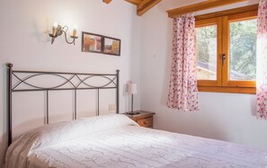 2 habitaciones, cuna de viaje, wifi gratis y ropa de cama