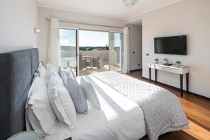 5 camere, una scrivania, Wi-Fi, lenzuola