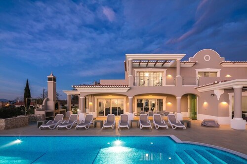 Villa Pinta - Magnificent newly built 5 bedroom property with stunning golf and