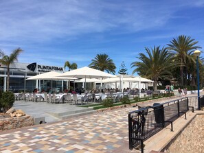 Outdoor dining - Apart. 4pers. 2 ch 2sdb, ds resid Private Panoramic view of the sea. Beach 200 m (Torrevieja)