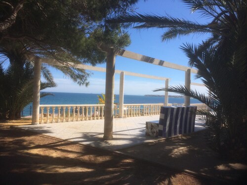 Vue mer panoramique – Plage à 200 m – Résidence avec piscine & 2 chambres